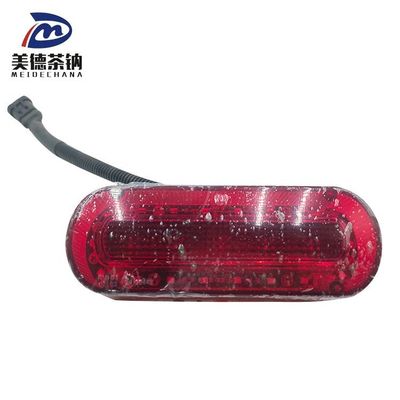 L'autobus deve essere equipaggiato con una lampada di frenata a profilo superiore posteriore.