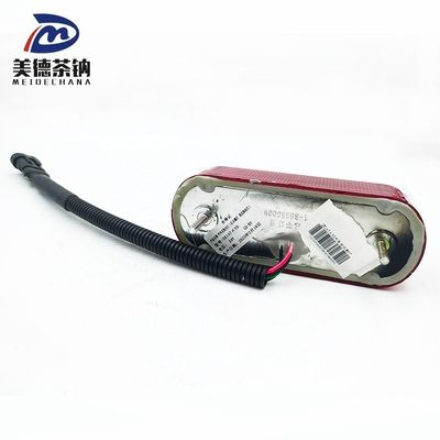 L'autobus deve essere equipaggiato con una lampada di frenata a profilo superiore posteriore.